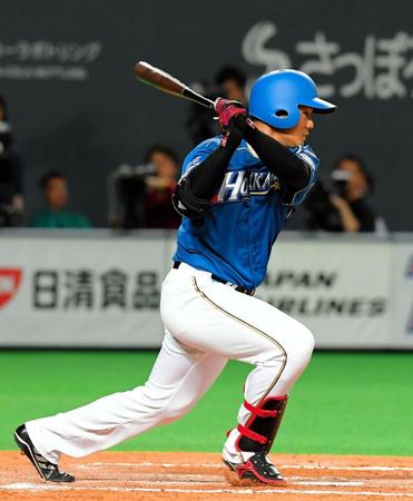 ７回日本ハム１死、清宮が右前打を放つ＝札幌ドーム（撮影・堀内翔）