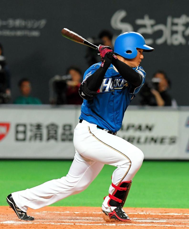 ７回日本ハム１死、清宮が右前打を放つ＝札幌ドーム（撮影・堀内翔）