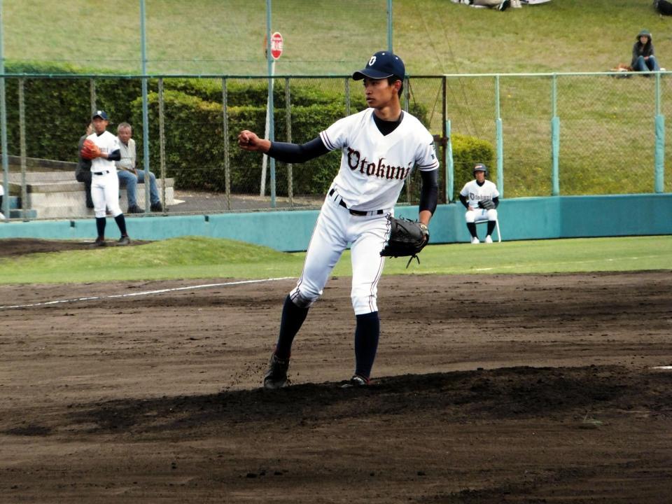 春季京都大会１回戦・北稜戦に先発した乙訓・川畑＝京都府太陽が丘