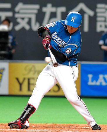 　９回、中前打を放つ清宮（撮影・堀内翔）