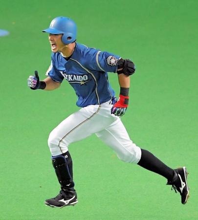 ５回、逆転となる２点適時打を放ちガッツポーズする日本ハム・大田＝札幌ドーム（撮影・堀内翔）