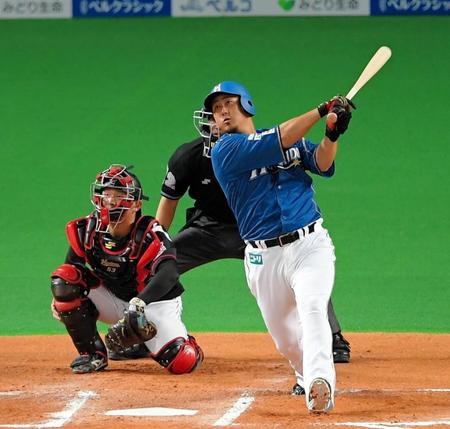 ６回日本ハム無死、中田が右越えに本塁打を放つ＝札幌ドーム（撮影・堀内翔）
