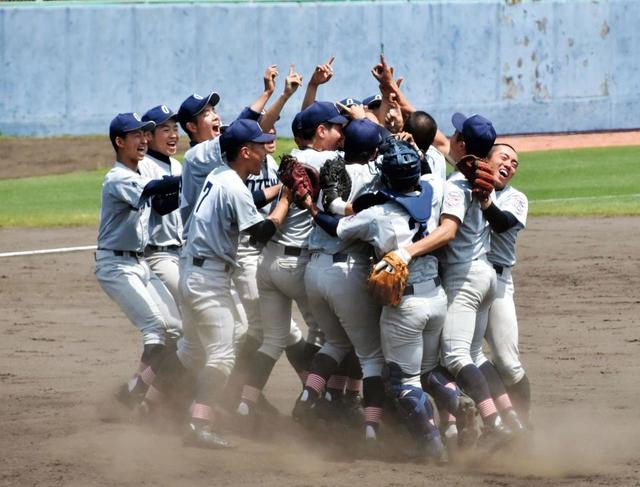 大手前高松が四国大会初優勝　両軍３３安打打ち合い制す