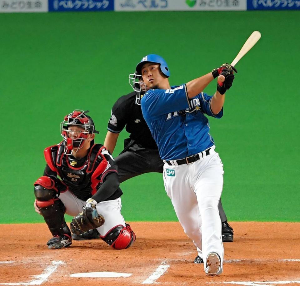 ６回日本ハム無死、中田が右越えに本塁打を放つ＝札幌ドーム（撮影・堀内翔）