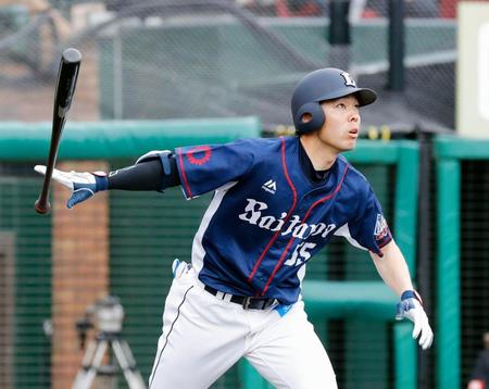 ３回西武１死、秋山が右越えに先制ソロを放つ＝楽天生命パーク宮城