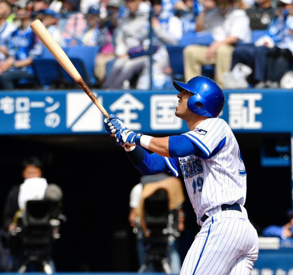 　３回、中越えソロを放つソト