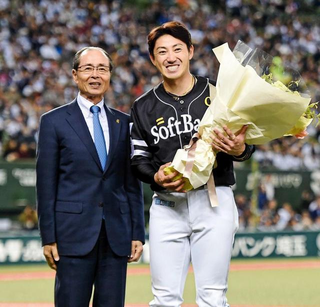 ソフトバンク・内川 2000安打　リーチから15打席目 中前打で決めた