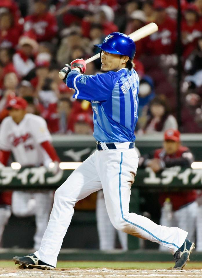 　９回、倉本が中前に同点打を放つ