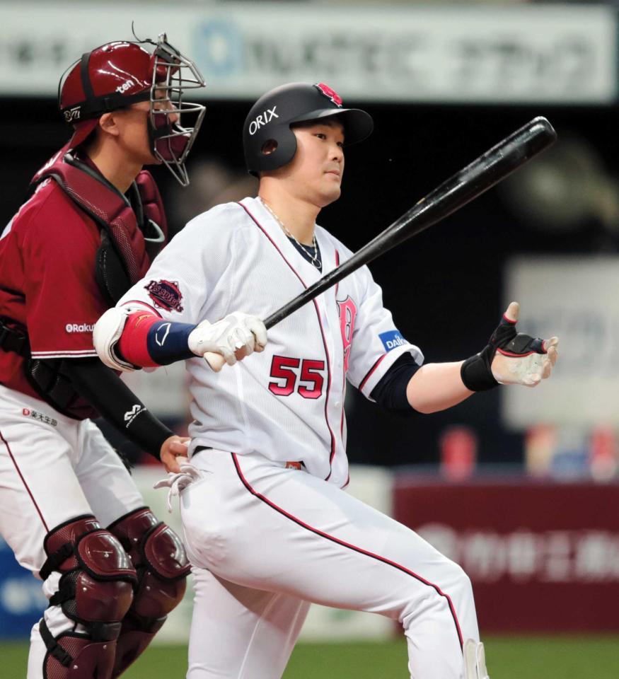 　８回、Ｔー岡田は空振り三振に倒れる