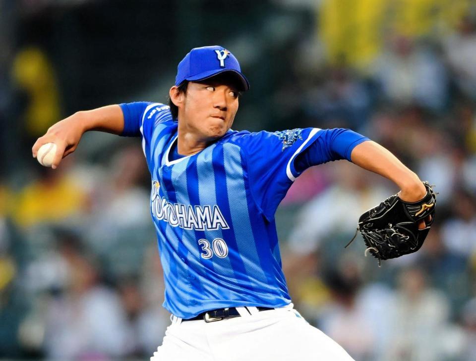 　先発し、力投する飯塚（撮影・田中太一）