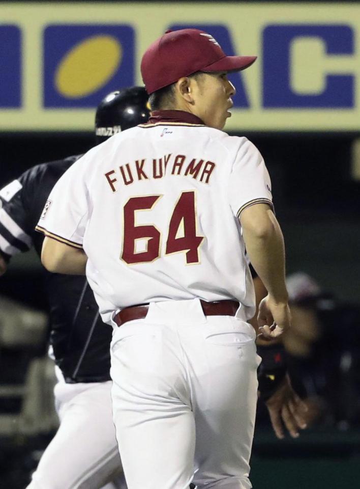 ６回、松田に適時三塁打を許した福山
