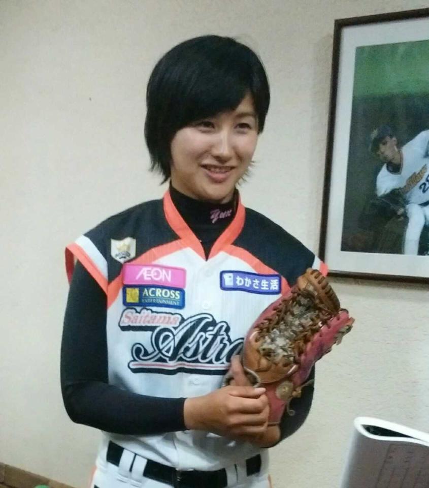 オリックス-西武戦で始球式に登板した女子プロ野球・埼玉アストライアの加藤優＝ほっともっとフィールド神戸