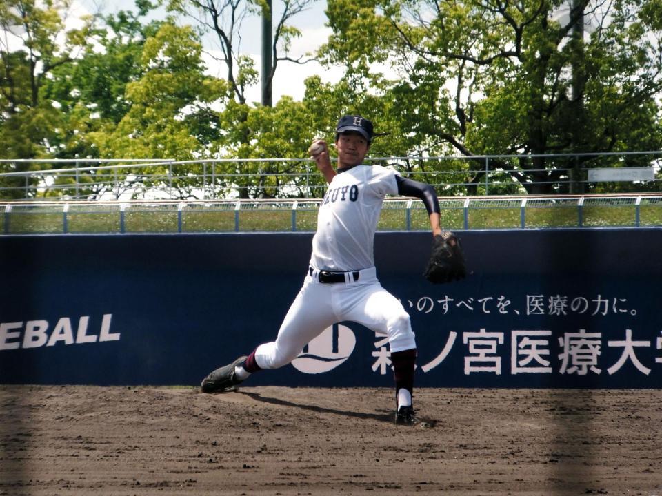 春季大阪大会決勝・大阪桐蔭戦で登板した関大北陽・吉野＝大阪シティ信金スタジアム