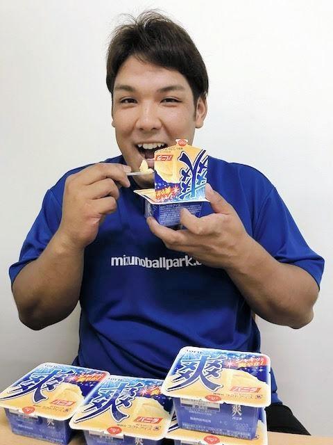 爽を食べる井上選手