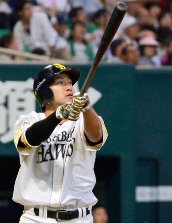 ３回ソフトバンク無死一塁、柳田が右越えに２ランを放つ＝ヤフオクドーム