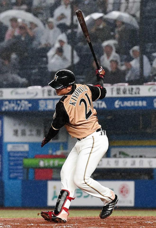 ６回、空振り三振に倒れた清宮　