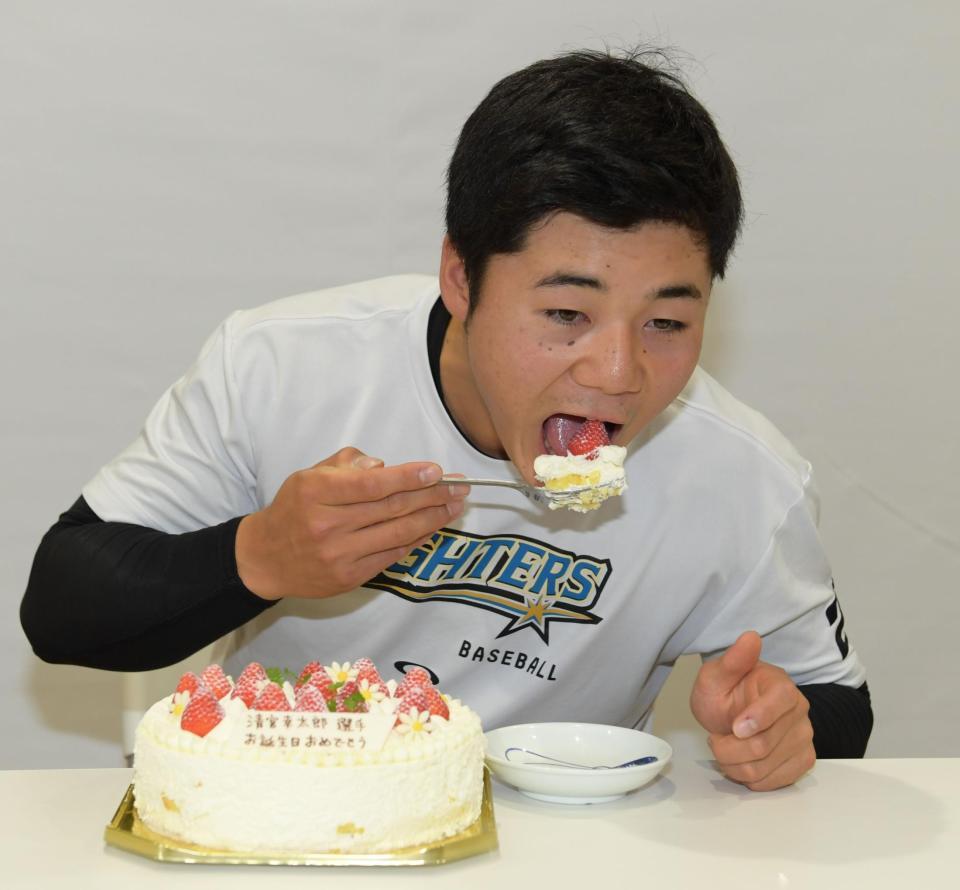 清宮が１９歳バースデー ケーキに笑顔も もっと打って気持ち良く迎えたかった 野球 デイリースポーツ Online