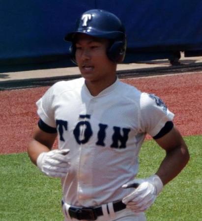 七回、本塁打を放ちダイヤモンドを一周する大阪桐蔭・藤原