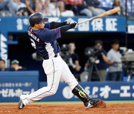 　３回西武１死、浅村が左越えに本塁打を放つ＝横浜