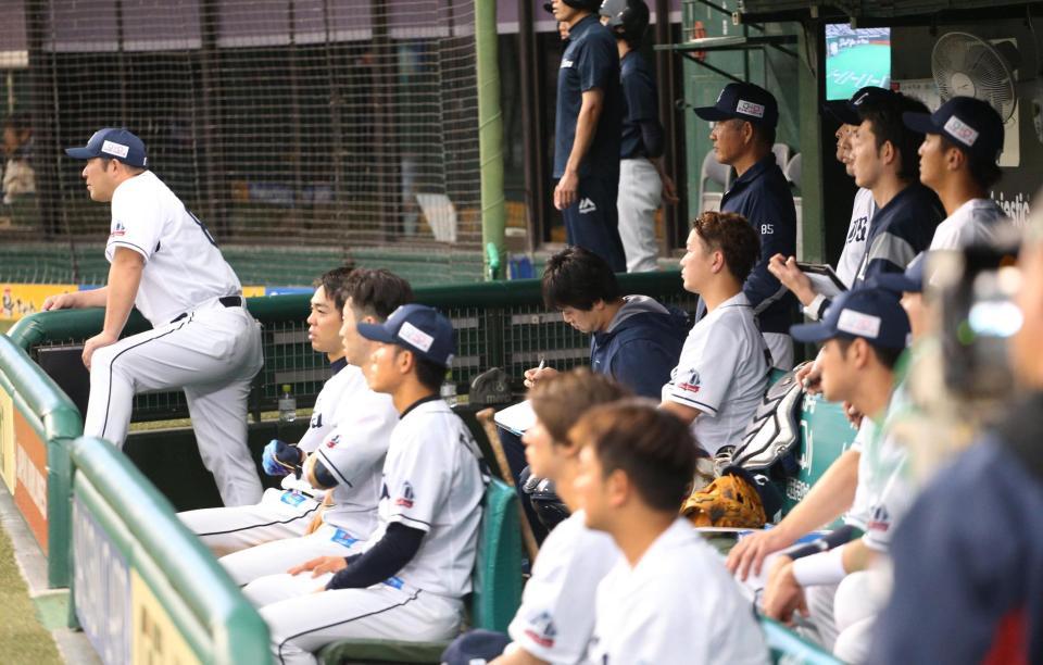 中日に敗れ重い雰囲気の西武ベンチ