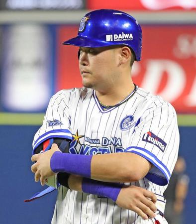 　７回、三ゴロに倒れ悔しそうな表情の筒香