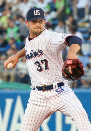 　中日戦に先発したヤクルトのカラシティー＝神宮