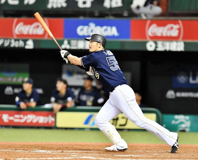 オリックス・Ｔ－岡田　１０号満塁アーチ　５年連続２桁本塁打