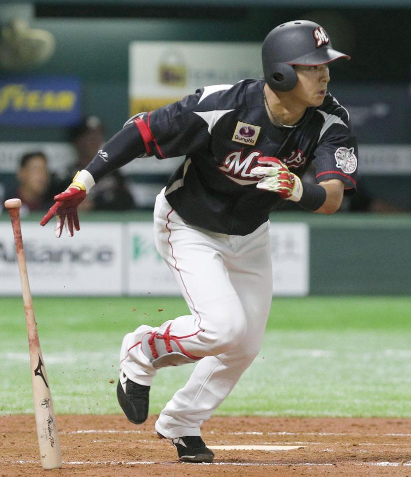 　３回、藤岡裕が右前に２点打を放つ