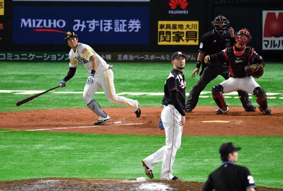 ９回２死一、三塁、逆転サヨナラ三塁打を浴びるロッテ・内