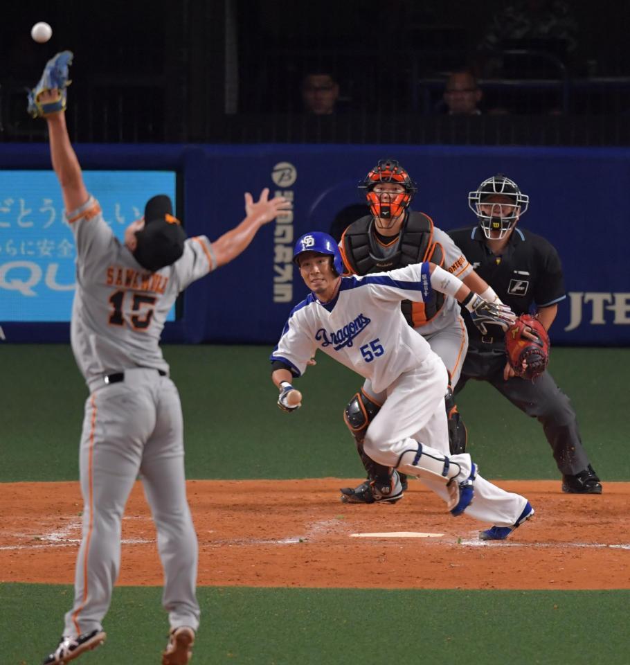 ９回裏１死一、三塁、福田が中前にサヨナラ打を放つ