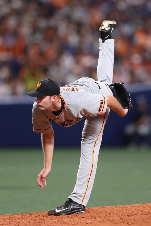 中日打線相手に力投する巨人先発のヤングマン＝ナゴヤドーム