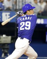 　４回、山井が左中間に２点二塁打を放つ