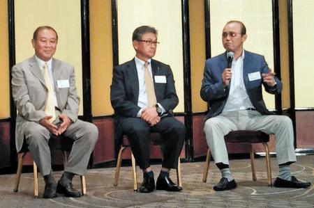 トークショーに登壇した（左から）藤田氏、真弓氏、岡田氏