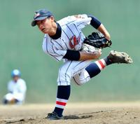 力投する１年生投手の浦学・美又＝大宮公園（撮影・中田匡峻）