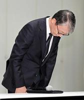 　冒頭、度重なる不祥事に対して謝罪する山口寿一オーナー