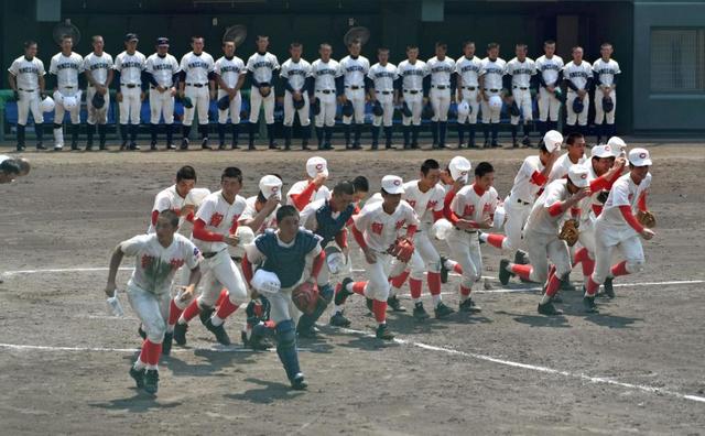 駒大苫小牧、青森山田が４強　高校野球各地で熱戦　部員１１人の大島は４回戦で散る