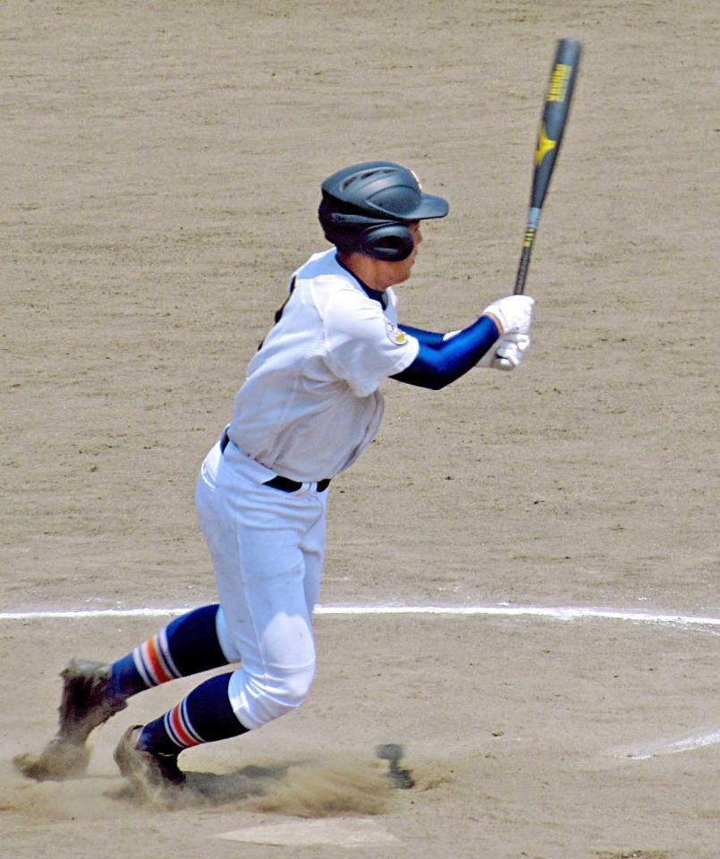 　７回、二塁打を放った瀬戸内・門叶