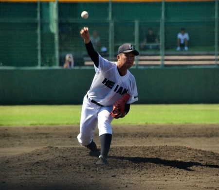 準々決勝・乙訓戦に先発した龍谷大平安の先発・小寺＝わかさスタジアム京都