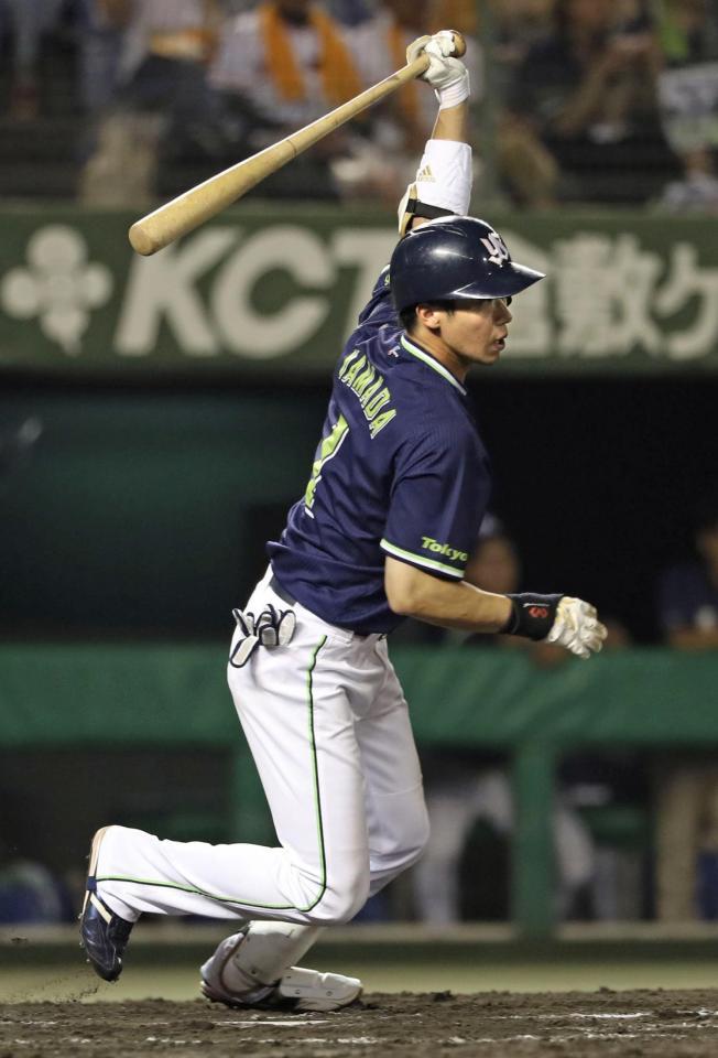 　７回ヤクルト無死二塁、山田哲が中前に適時打を放つ＝倉敷