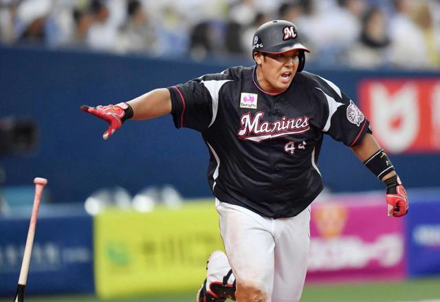 ロッテ痛恨…勝利逃した　二塁・中村が後ろ向きに捕球…犠飛許す