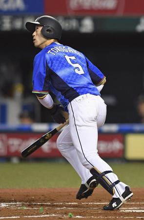 　５回西武無死、外崎が左越えに先制ソロを放つ＝メットライフドーム