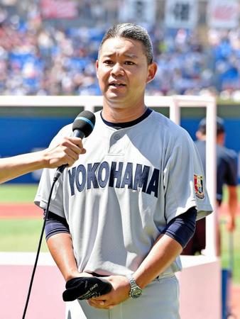 　南神奈川大会を制しインタビューを受ける横浜・平田監督