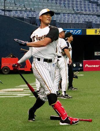 　ヤクルト戦に向け練習する阪神・糸井＝京セラドーム