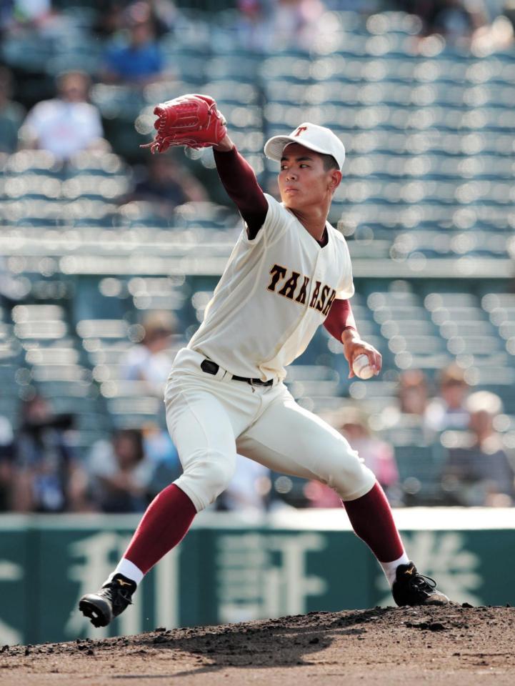 好投する高岡商・先発の山田＝甲子園（撮影・坂部計介）