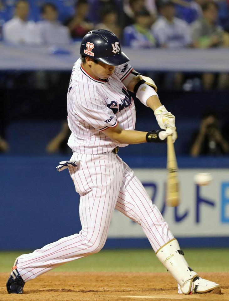 ３回、山田が中越えに逆転３ランを放つ