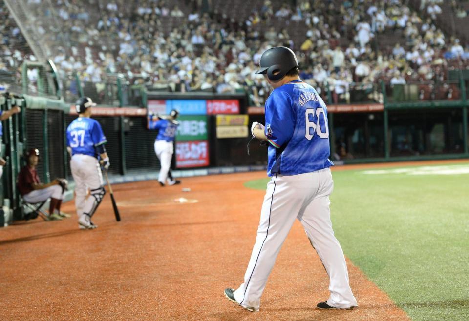 ９回１死、遊ゴロに倒れ７試合連続本塁打はならなかった西武・中村