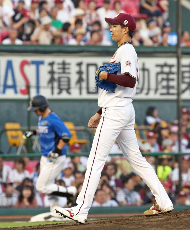 １回、浅村（左）に先制３ランを浴びた岸