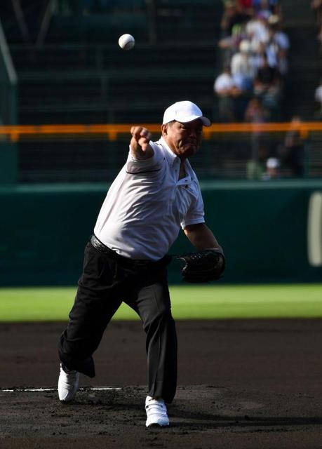 報徳ＯＢ金村義明氏「お恥ずかしい」始球式でワンバウンド投球