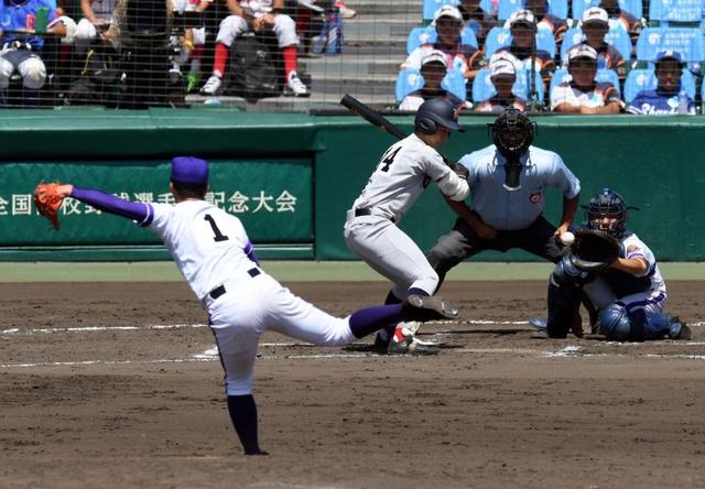 横浜・度会、代打で登場も見逃し三振　剛腕・吉田の外角直球にバット出ず
