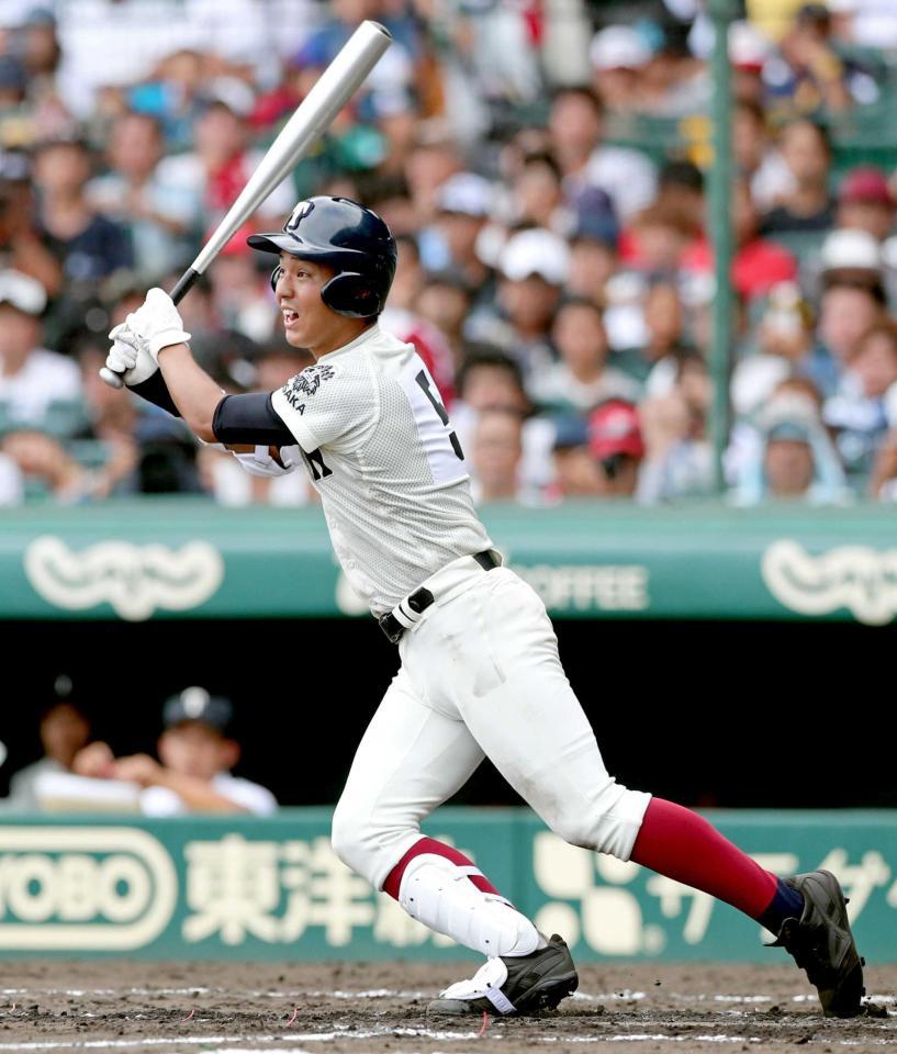 　３回、逆転の２点適時二塁打を放つ大阪桐蔭・中川